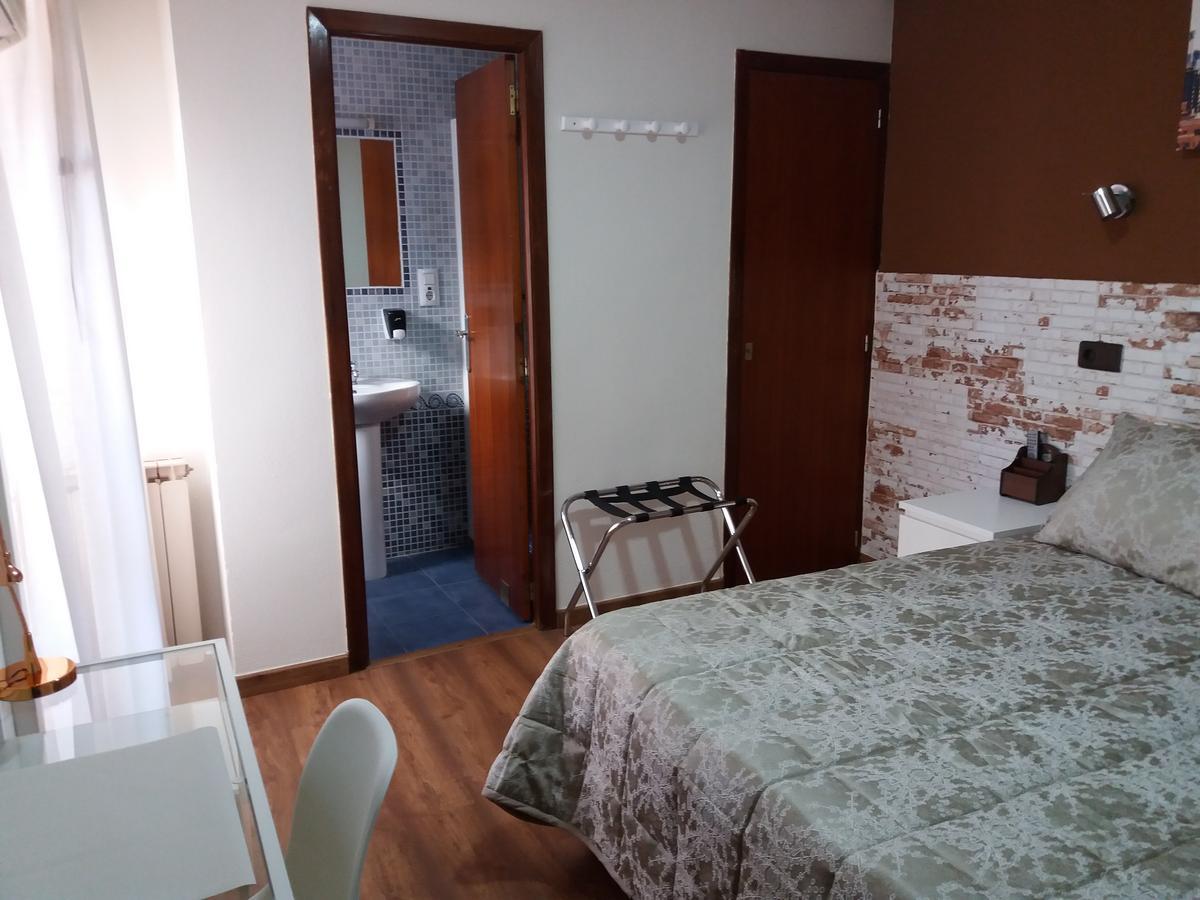 Hostal La Pilarica Paterna Luaran gambar