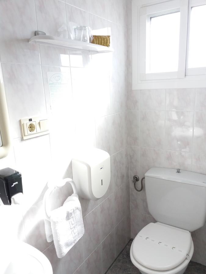 Hostal La Pilarica Paterna Luaran gambar