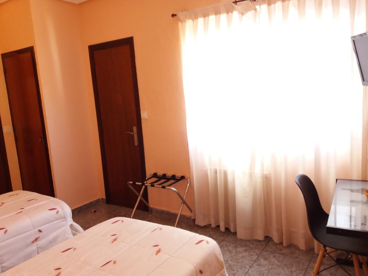 Hostal La Pilarica Paterna Luaran gambar